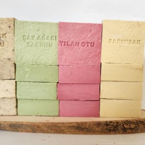 Doğal Üretim Sabunu Karışık (Çörekotu-Çay Ağacı-Yılan Otu-Sarımsak)16'lı Set