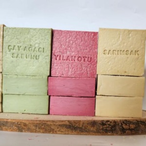 Doğal Üretim Sabunu Karışık (Çörekotu-Çay Ağacı-Yılan Otu-Sarımsak) 12'li Set