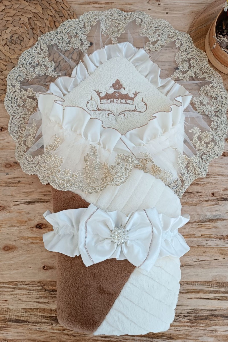 Yenidoğan Wool Yün Kumaş Taç Nakışlı Güpür Duvaklı Fiyonk Prizma Taş Unisex Kundak Bebek Battaniyesi