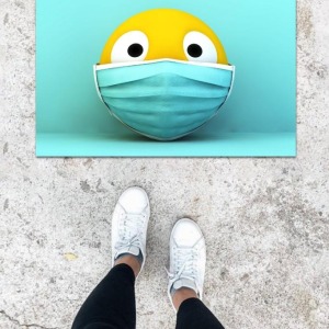 Dijital Baskı Mavi Maskeli Emoji Desen Kapı Önü Paspası