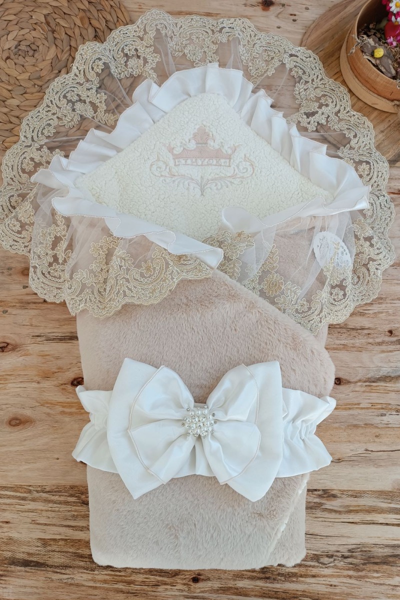 Yenidoğan Wool Yün Kumaş Taç Nakışlı Güpür Duvaklı Fiyonk Prizma Taş Unisex Kundak Bebek Battaniyesi