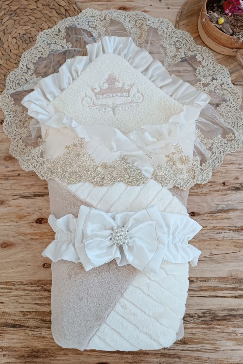 Yenidoğan Wool Yün Kumaş Taç Nakışlı Güpür Duvaklı Fiyonk Prizma Taş Unisex Kundak Bebek Battaniyesi